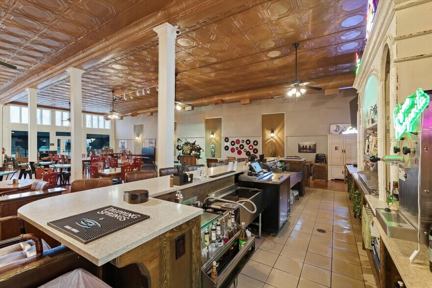 More Photos Of 109 N Houston St, Edgewood Restaurant For Sale