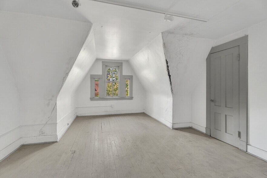 More Photos Of 51 Trumbull St, New Haven Office For Sale