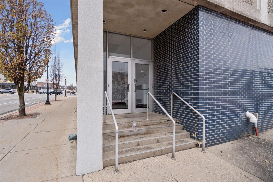 More Photos Of 145 S Jackson St, Jackson Loft Creative Space For Sale