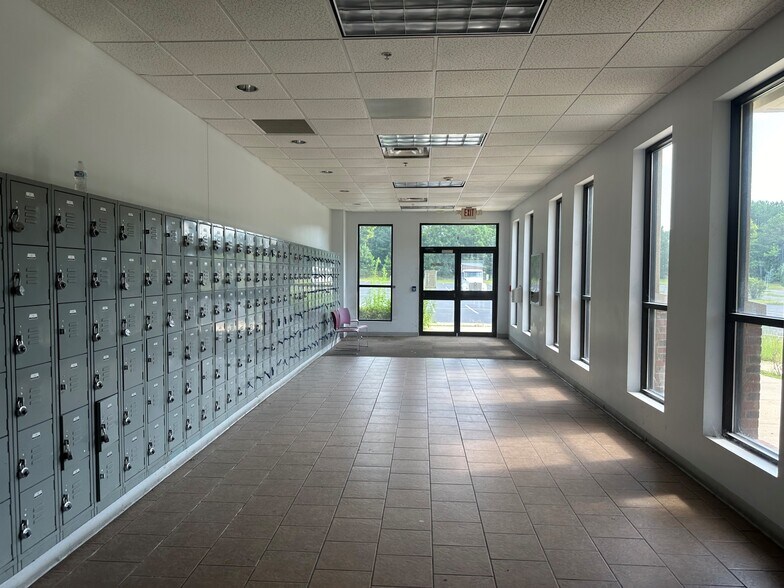 More Photos Of 210 Wiley Rd, Lagrange Warehouse For Lease