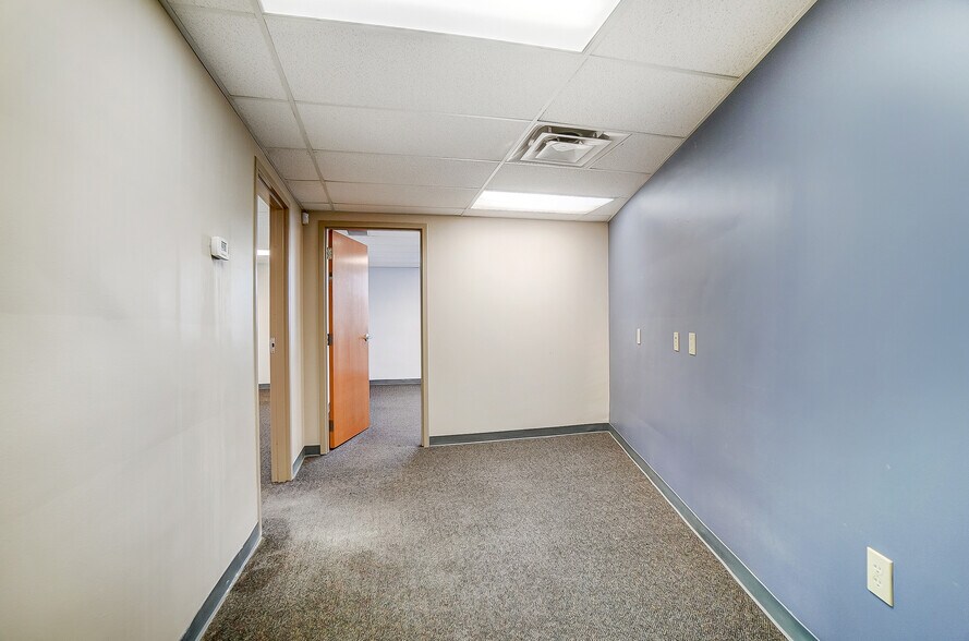 More Photos Of 3925-3927 Brotherton Rd, Cincinnati Office For Sale