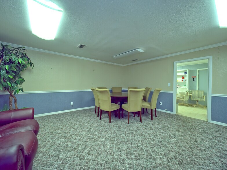 More Photos Of 629 S Broad St, Brooksville Office For Sale