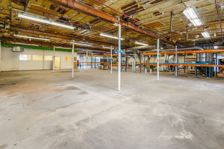 More Photos Of 637 Lancaster St, Leominster Warehouse For Lease