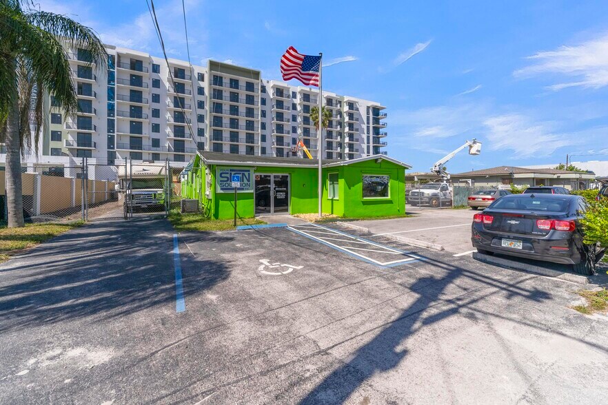 More Photos Of 4611 SW 44th Ave, Dania Warehouse For Lease
