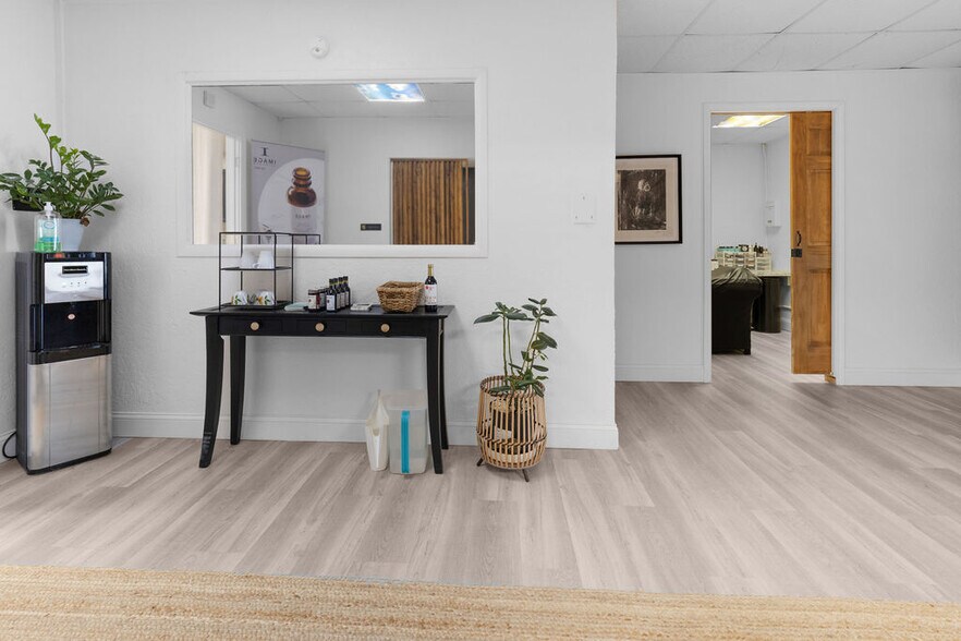 More Photos Of 1104 11th St, Wichita Falls Storefront Retail Office For Sale