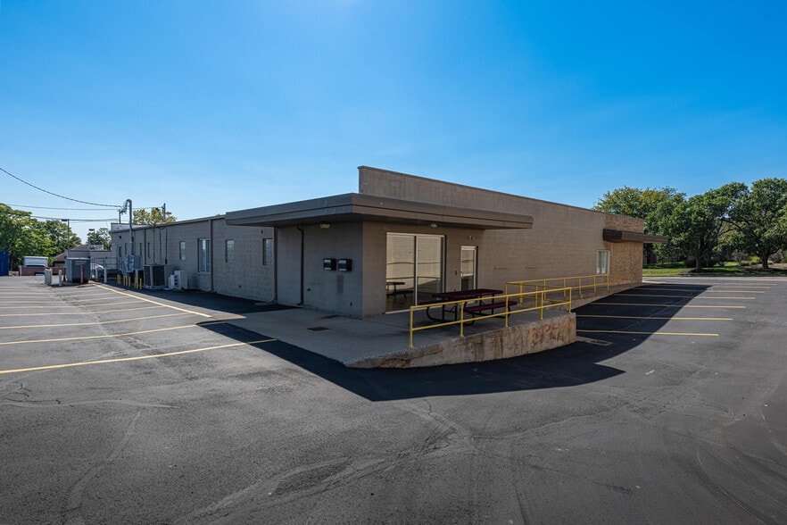 More Photos Of 3040-3050 S Kettering Blvd, Moraine Freestanding For Sale