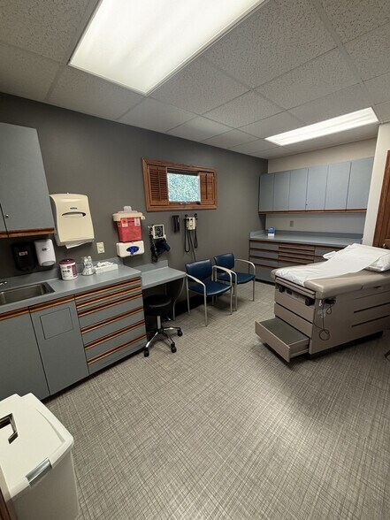 More Photos Of 830 E Green Bay Ave, Saukville Medical For Lease