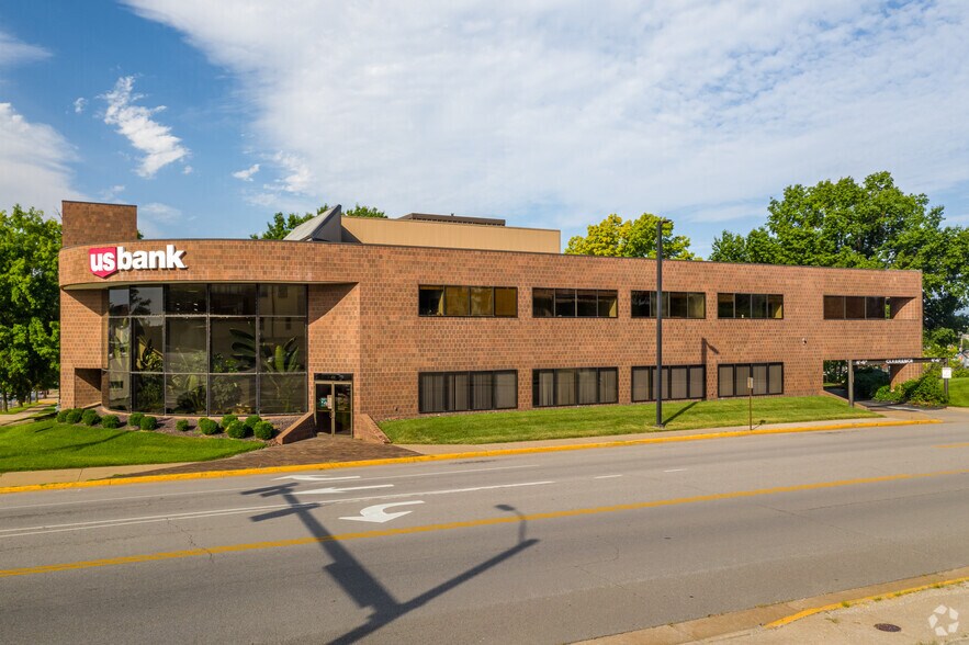 More Photos Of 101 W McCarty St, Jefferson City Bank For Lease