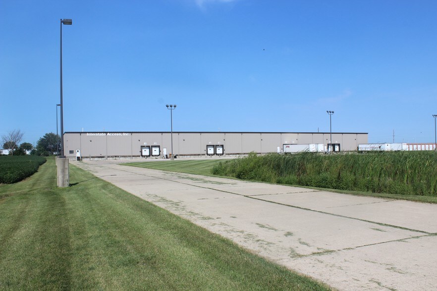 More Photos Of 715 East St, Grinnell Distribution For Lease