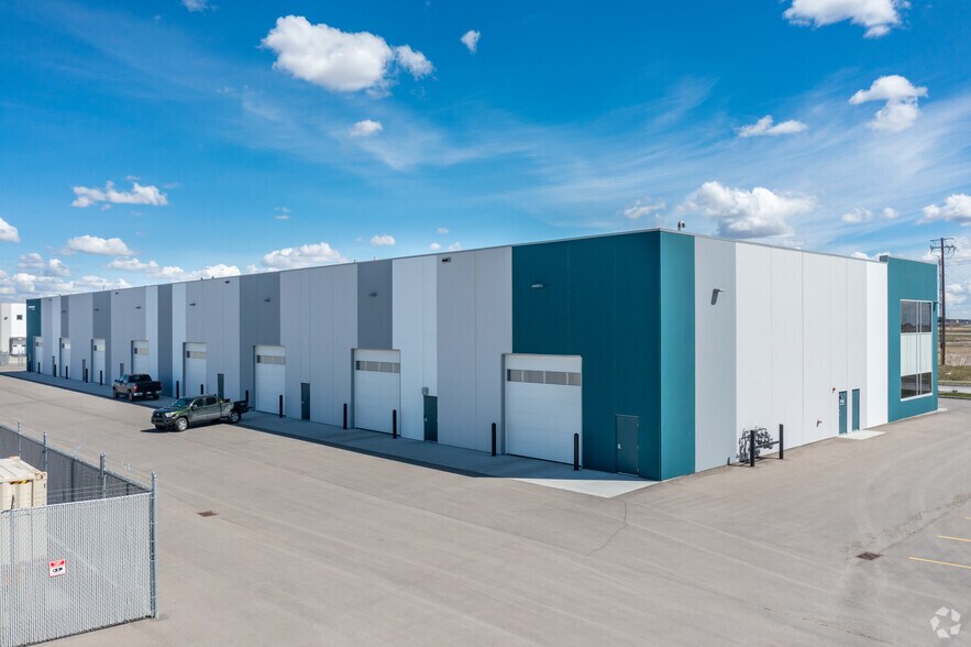 More Photos Of 10645 74th St SE, Calgary Flex For Lease