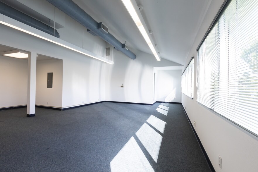 More Photos Of 711 E Wardlow Rd, Long Beach Office For Lease