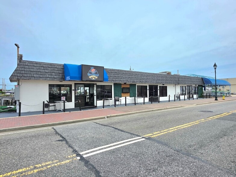Primary Photo Of 103 Woodcleft Ave, Freeport Restaurant For Sale