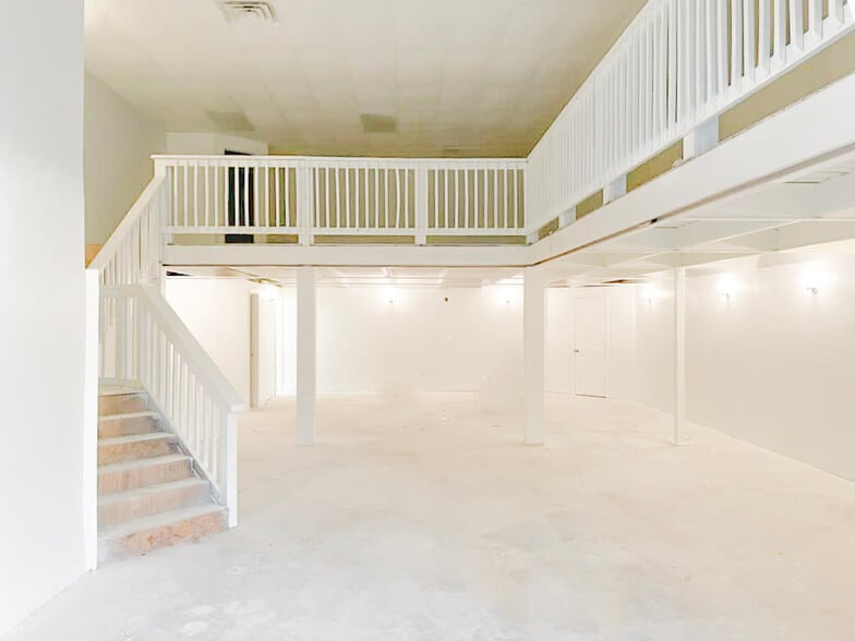 More Photos Of 5601 General Washington Dr, Alexandria Showroom For Sale