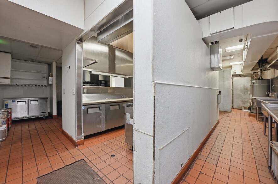 More Photos Of 727-737 Pearl St, La Jolla Medical For Lease