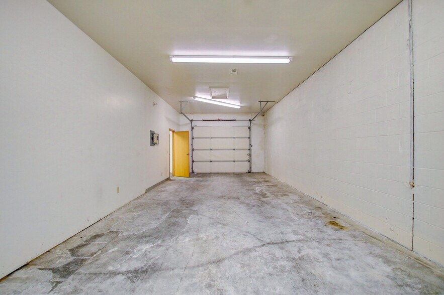 More Photos Of 1101 Dale Ln, Mount Vernon Warehouse For Lease