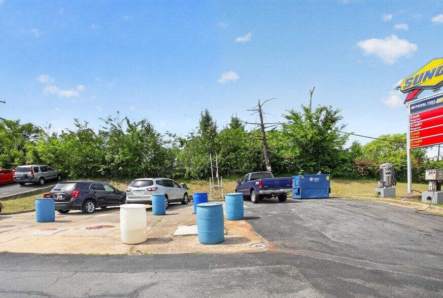 More Photos Of 5803 Annapolis Rd, Bladensburg Service Station For Sale