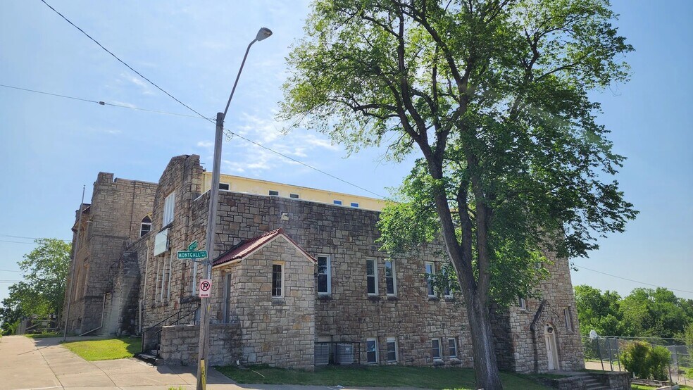 More Photos Of 2701 E 43rd St, Kansas City Specialty For Sale