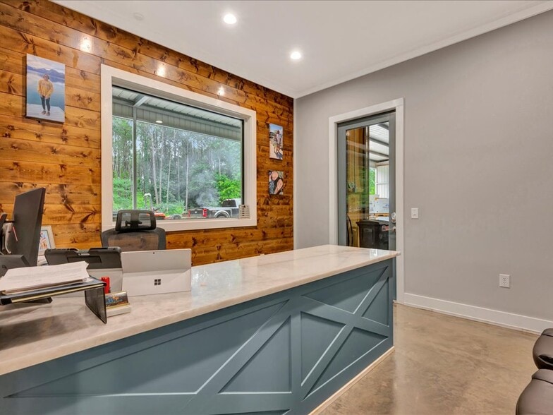 More Photos Of 9343 S US Highway 69, Huntington Showroom For Sale