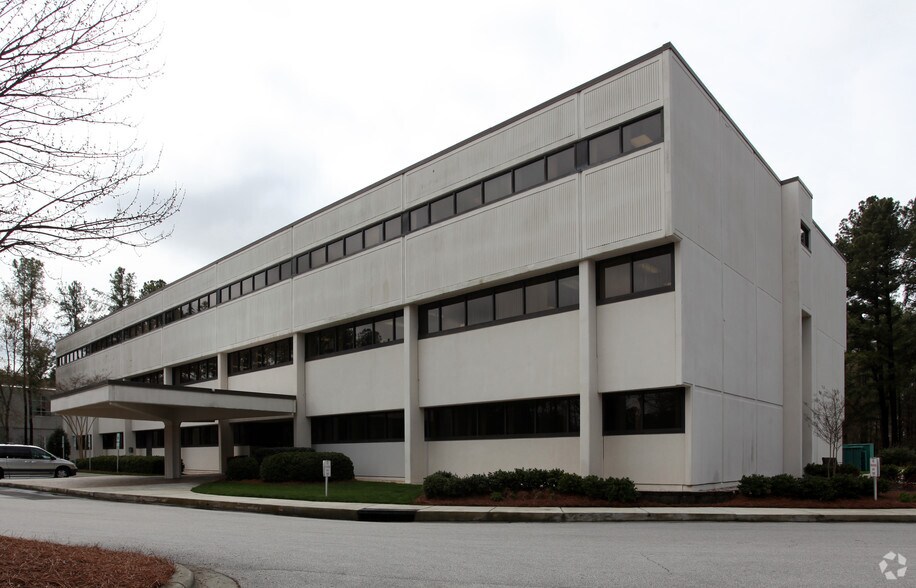 More Photos Of 2920 Highwoods Blvd, Raleigh Office For Lease