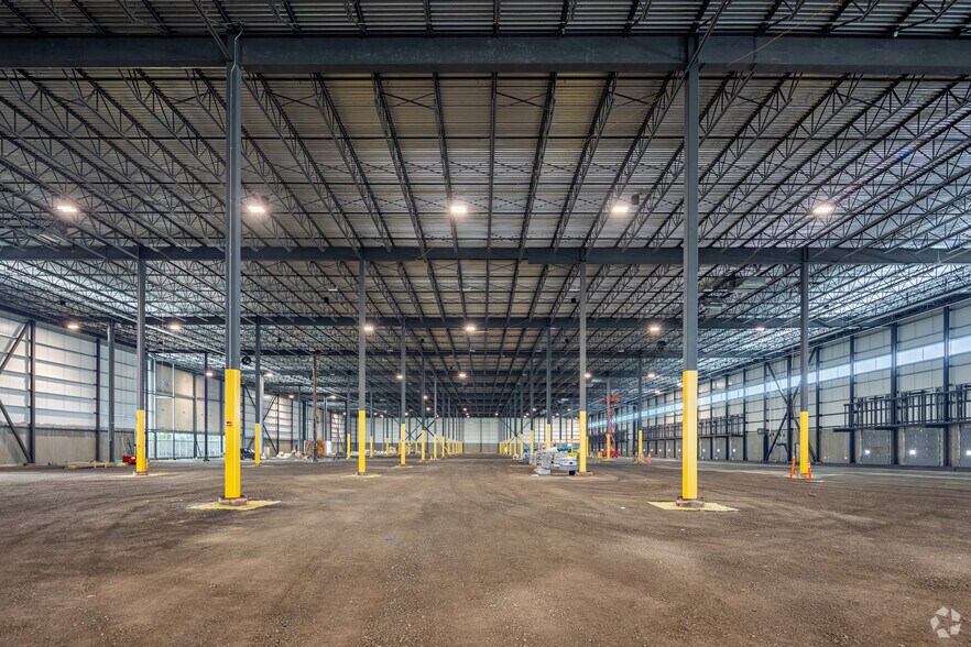 More Photos Of Boul des Générations, Montréal-Est Unknown For Lease