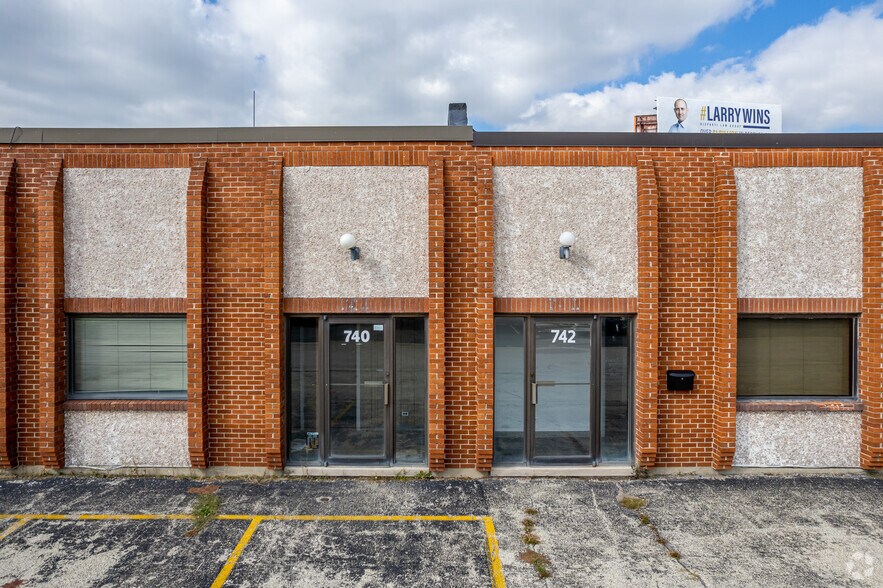 More Photos Of 740-742 N Princeton Ave, Villa Park Warehouse For Lease