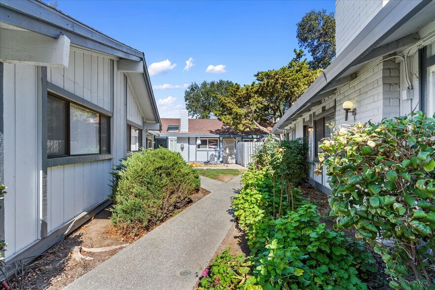 More Photos Of 2316 Villanova Cir, Sacramento Apartments For Sale