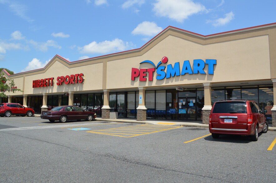 More Photos Of 705 E Dixon Blvd, Shelby Unknown For Lease