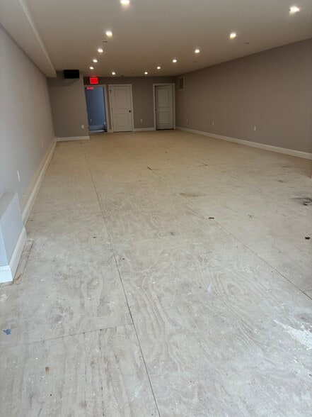 More Photos Of 481 Jewett Ave, Staten Island General Retail For Lease
