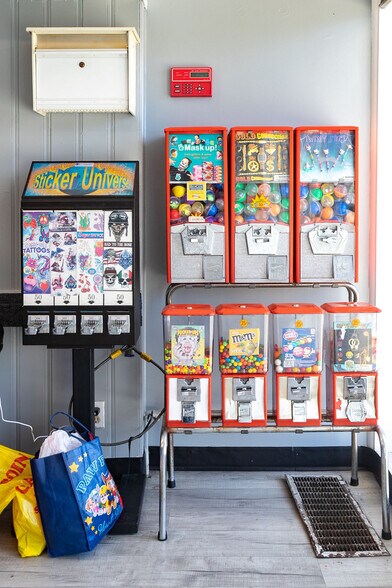 More Photos Of 121 S Pavilion Ave, Riverside Storefront Retail Residential For Sale