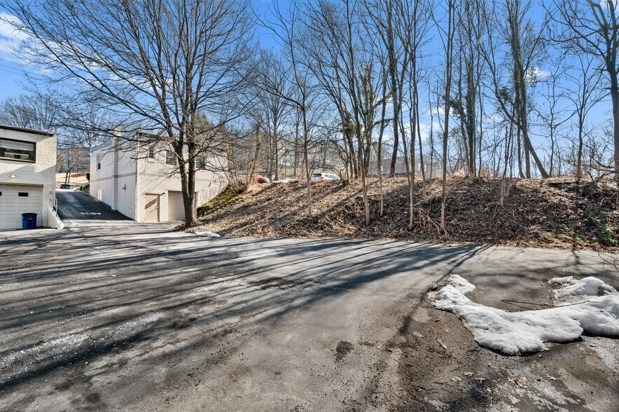 More Photos Of 450 Castle Shannon Blvd, Pittsburgh Storefront For Sale