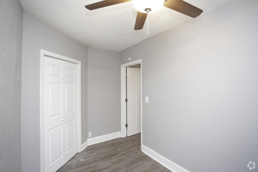 More Photos Of 135 N Lawn Ave, Kansas City Apartments For Sale