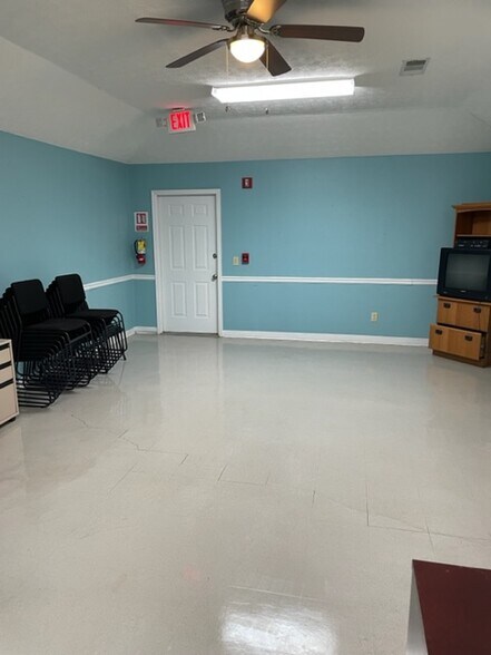 More Photos Of 9055 & 9067 Veterans Parkway, Columbus Specialty For Lease