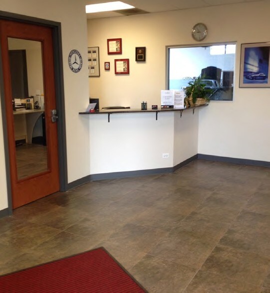 More Photos Of 555 E Plainfield Rd, Countryside Service For Sale