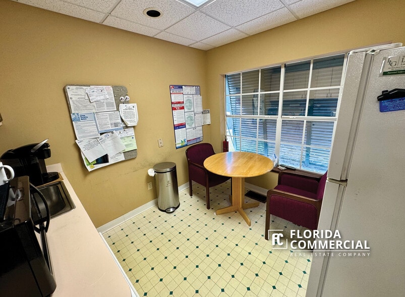 More Photos Of 1115 SE Ocean Blvd, Stuart Office Residential For Sale