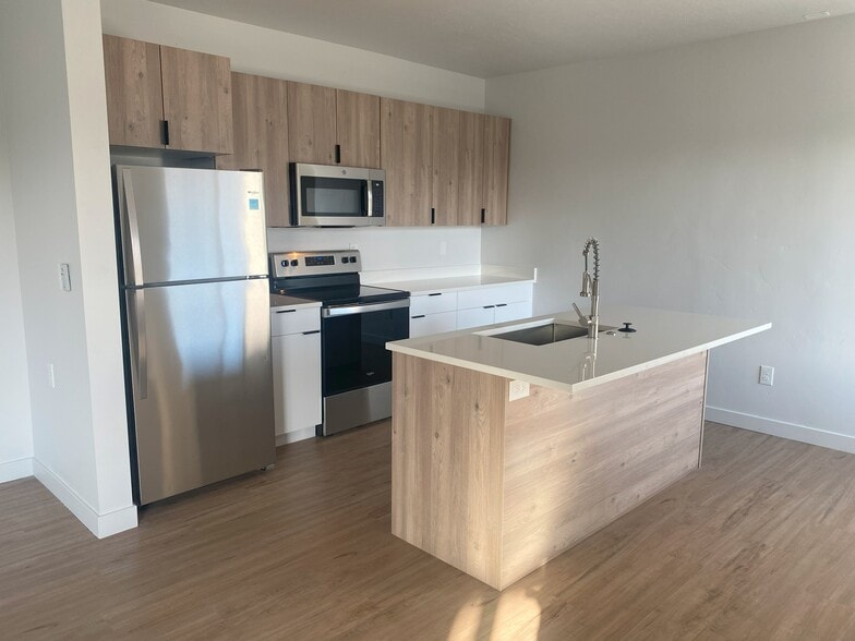 More Photos Of 404 E 5600 S, Salt Lake City Apartments For Sale