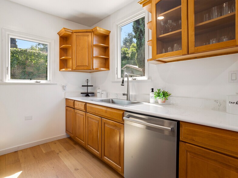 More Photos Of 1825 Altivo Way, Los Angeles Multifamily For Sale
