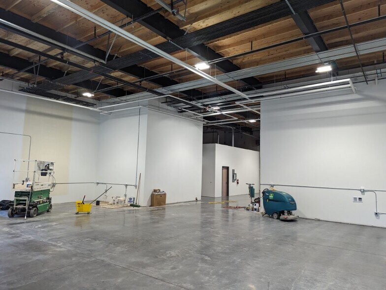 More Photos Of 6923 NW Friberg Strunk St, Camas Unknown For Lease