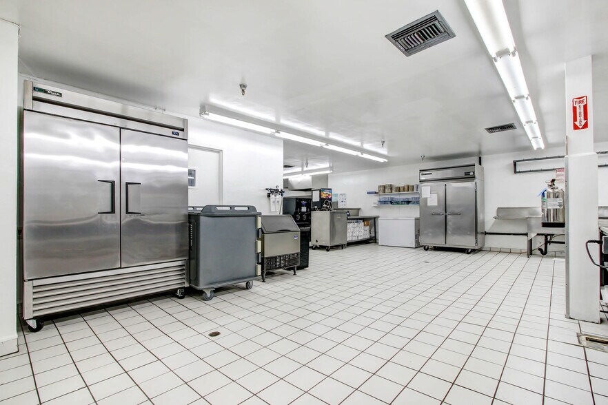 More Photos Of 1450 N Fair Oaks Ave, Pasadena Assisted Living For Sale