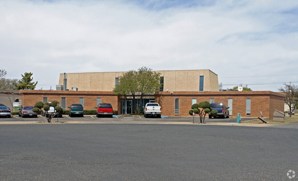 More Photos Of 3305 66th St, Lubbock Office For Sale