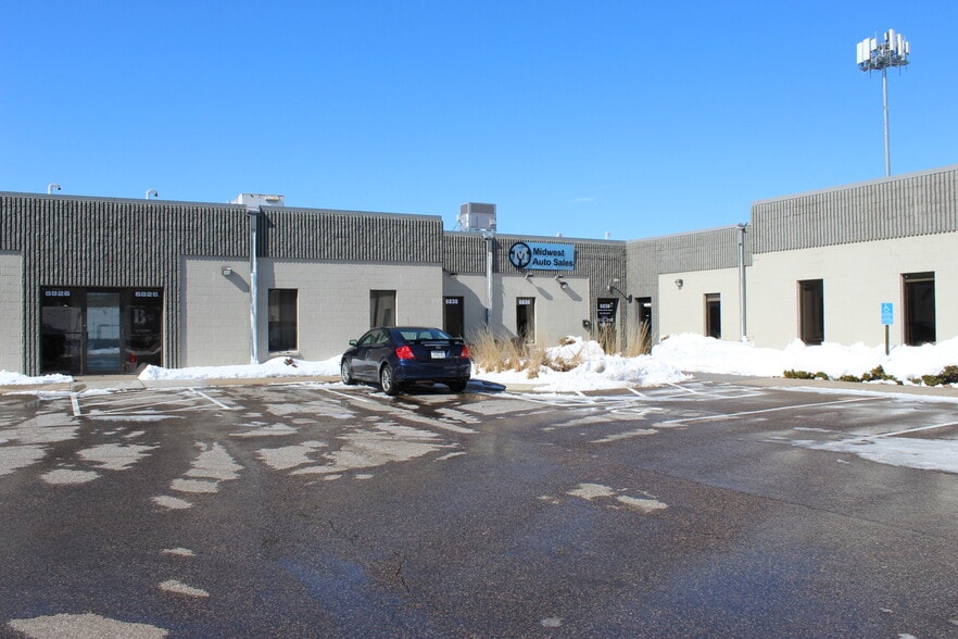 More Photos Of 6820-6848 Washington Ave S, Eden Prairie Showroom For Lease