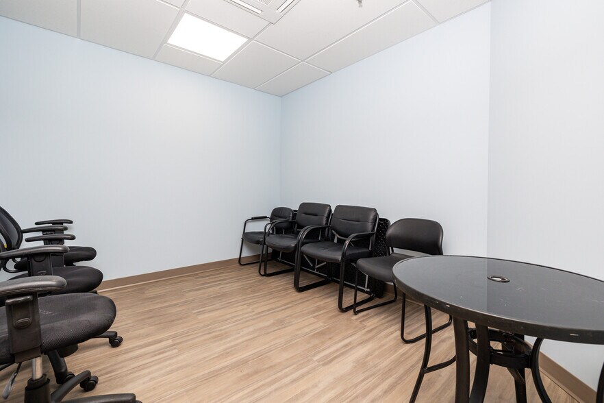 More Photos Of 18 Cedar St, Newington Storefront Retail Office For Lease