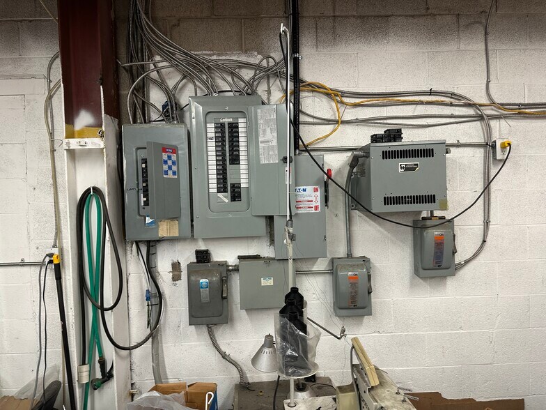 More Photos Of 173 Glidden Rd, Brampton Warehouse For Lease