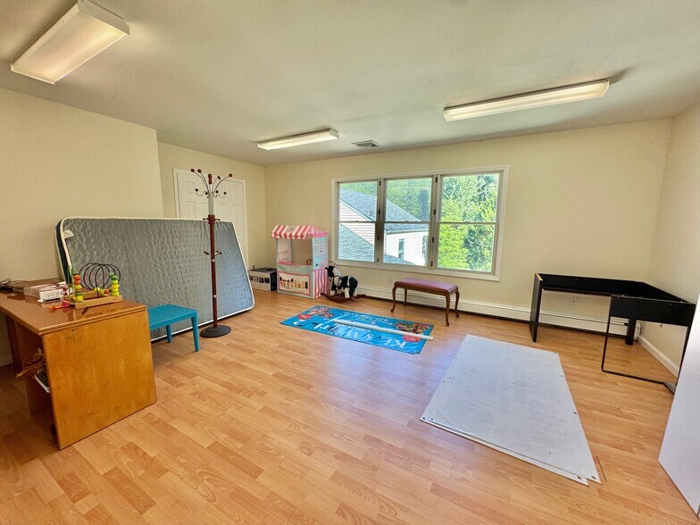 More Photos Of 329 Deer Park Rd, Dix Hills General Retail For Sale