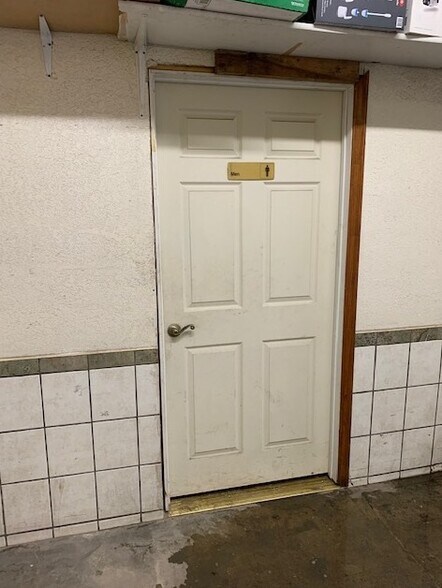 More Photos Of 1729 S Santee St, Los Angeles Warehouse For Lease