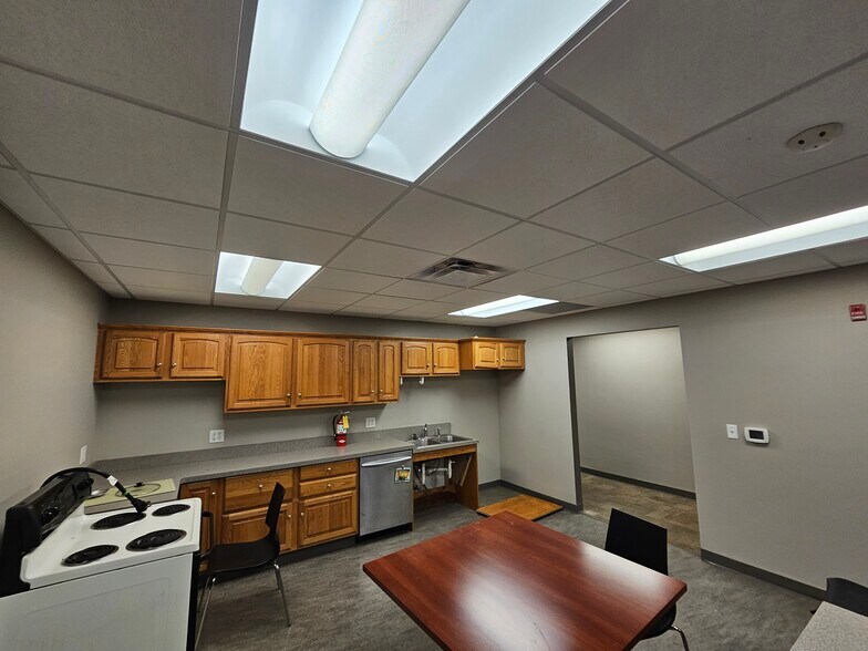 More Photos Of 10233 W Greenfield Ave, West Allis Medical For Lease