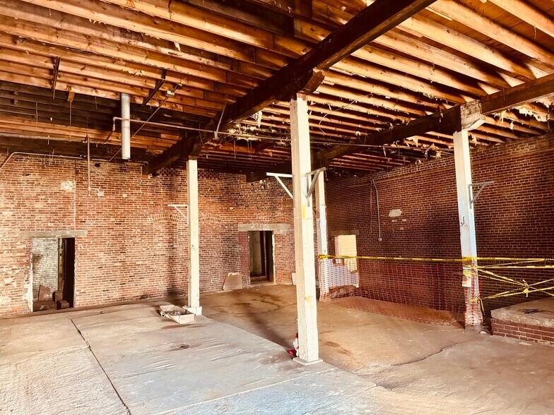 More Photos Of 1900 Light St, Baltimore General Retail For Lease