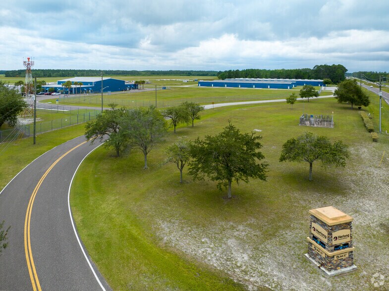 More Photos Of 9300 Normandy Blvd, Jacksonville Airport For Lease