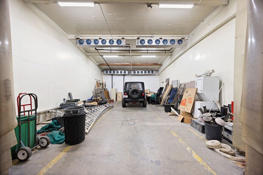 More Photos Of 81500 Industrial Pl, Indio Warehouse For Sale