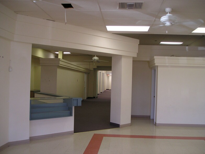 More Photos Of 2201-2207 Central Ave, Dodge City General Retail For Sale