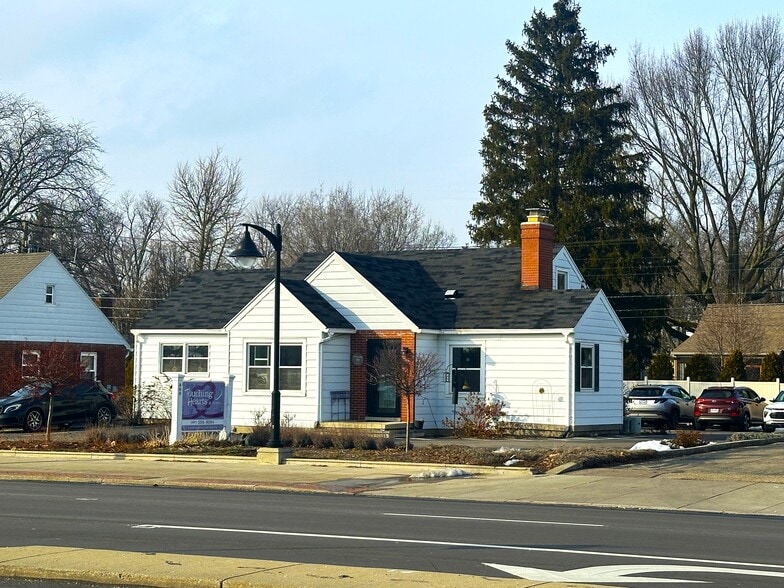 Primary Photo Of 305 E Stroop Rd, Kettering Medical For Sale